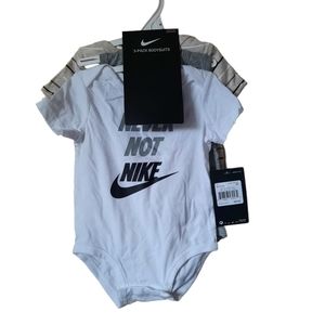 💙💝NIKE, Baby Boys,3 Pack Bodysuits,Size: 9 Months, Color white,Gray& Crea